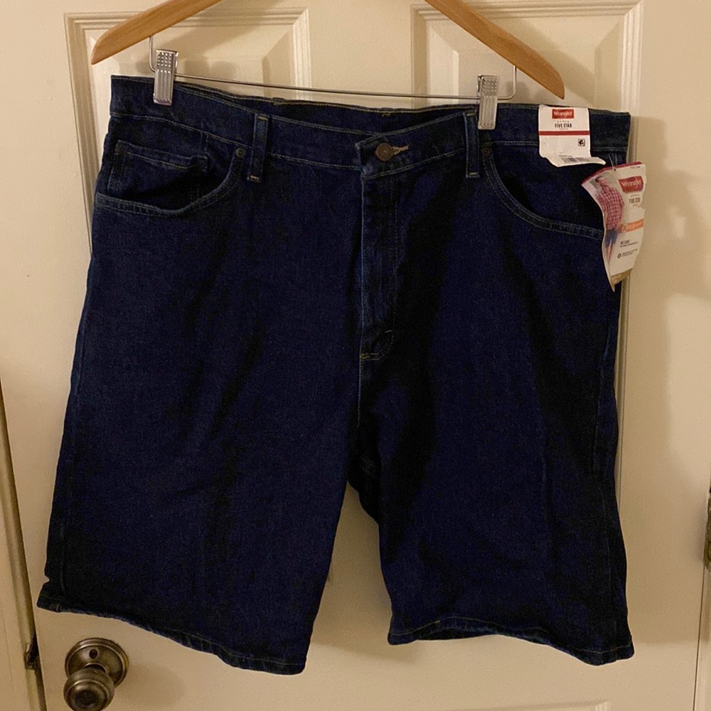 Men’s Wrangler 10-inch inseam, 38 waist NWT denim shorts